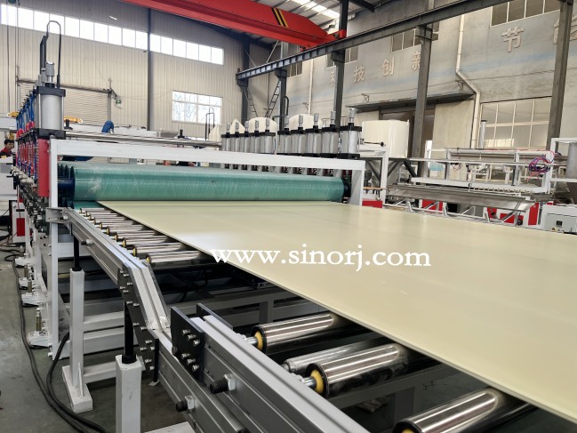 上午試機(jī)2m發(fā)泡板設(shè)備，下午試機(jī)poe床墊生產(chǎn)線，相當(dāng)厲害